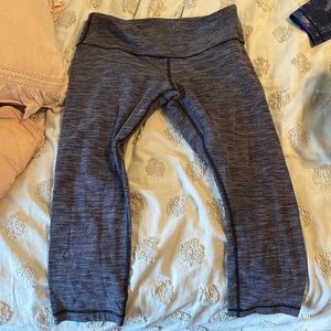 grey patterned lululemon wunder under leggings